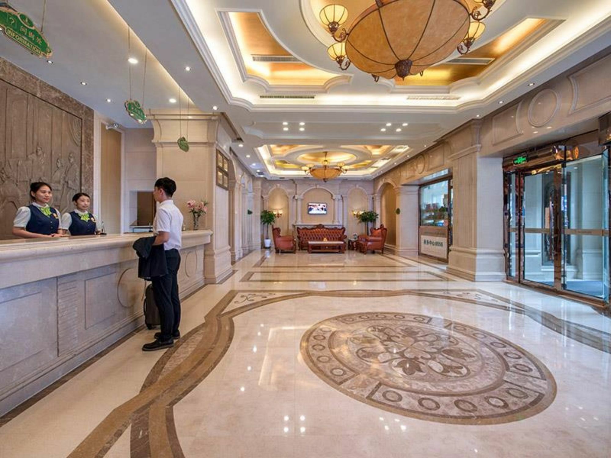 Vienna International Hotel Shenyang Railway Station Exteriör bild
